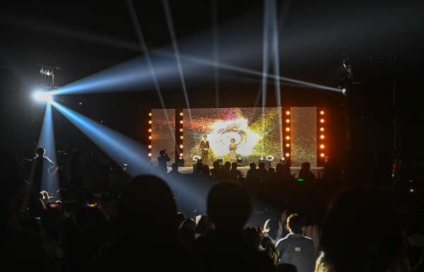 新媒體青年藝術(shù)節(jié)開幕式現(xiàn)場。重慶財經(jīng)學(xué)院供圖