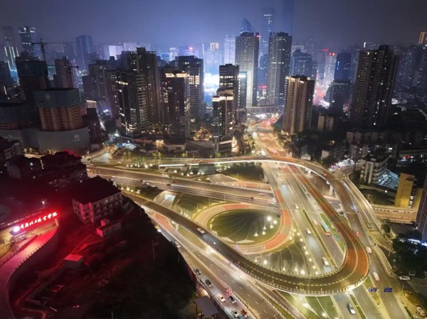 螞蟥梁立交夜景。重慶設(shè)計集團有限公司市政設(shè)計研究院供圖