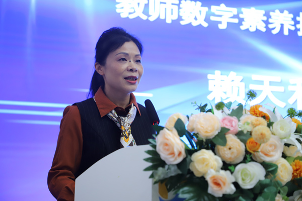 賴天利致辭。大渡口幼兒園供圖