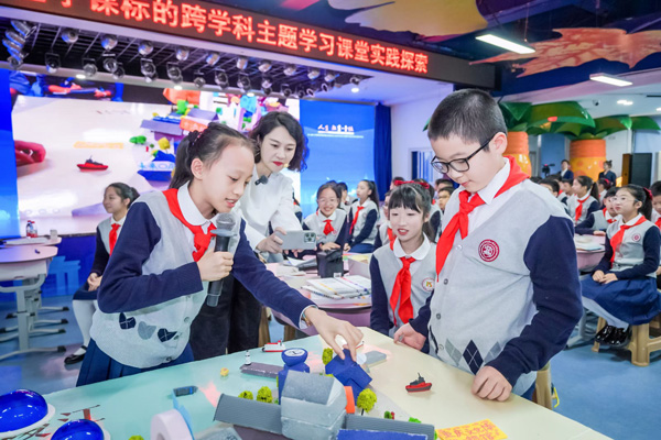 新課堂教學(xué)工作坊小學(xué)專(zhuān)場(chǎng)跨學(xué)科學(xué)習(xí)課堂現(xiàn)場(chǎng)。巴蜀小學(xué)供圖