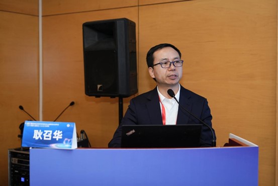 耿召華進(jìn)行《左心室多部位起搏臨床應(yīng)用及進(jìn)展》分享。重慶松山醫(yī)院供圖