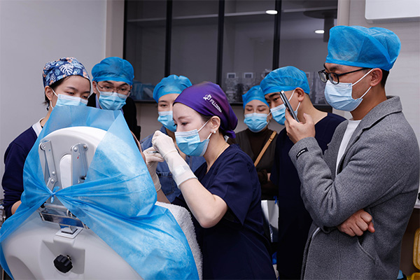 實操環(huán)節(jié)。重慶軍科整形美容醫(yī)院供圖