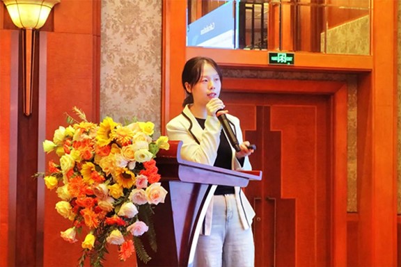 譚菊授課現(xiàn)場(chǎng)。重慶華廈眼科醫(yī)院供圖