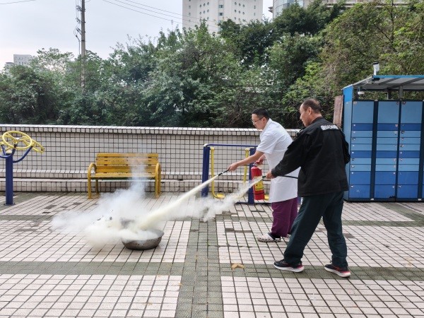 消防演練現(xiàn)場(chǎng)。重慶東大肛腸醫(yī)院供圖