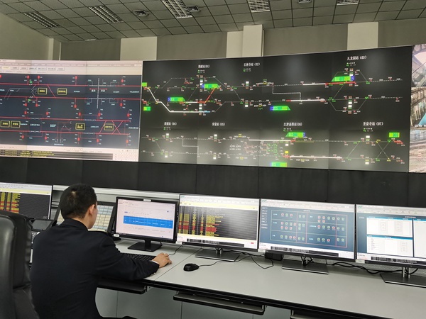 江跳線調(diào)度中心。張艷攝