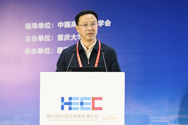 重慶大學(xué)校長助理、國家卓越工程師學(xué)院院長李英民作報(bào)告。陳林?jǐn)z