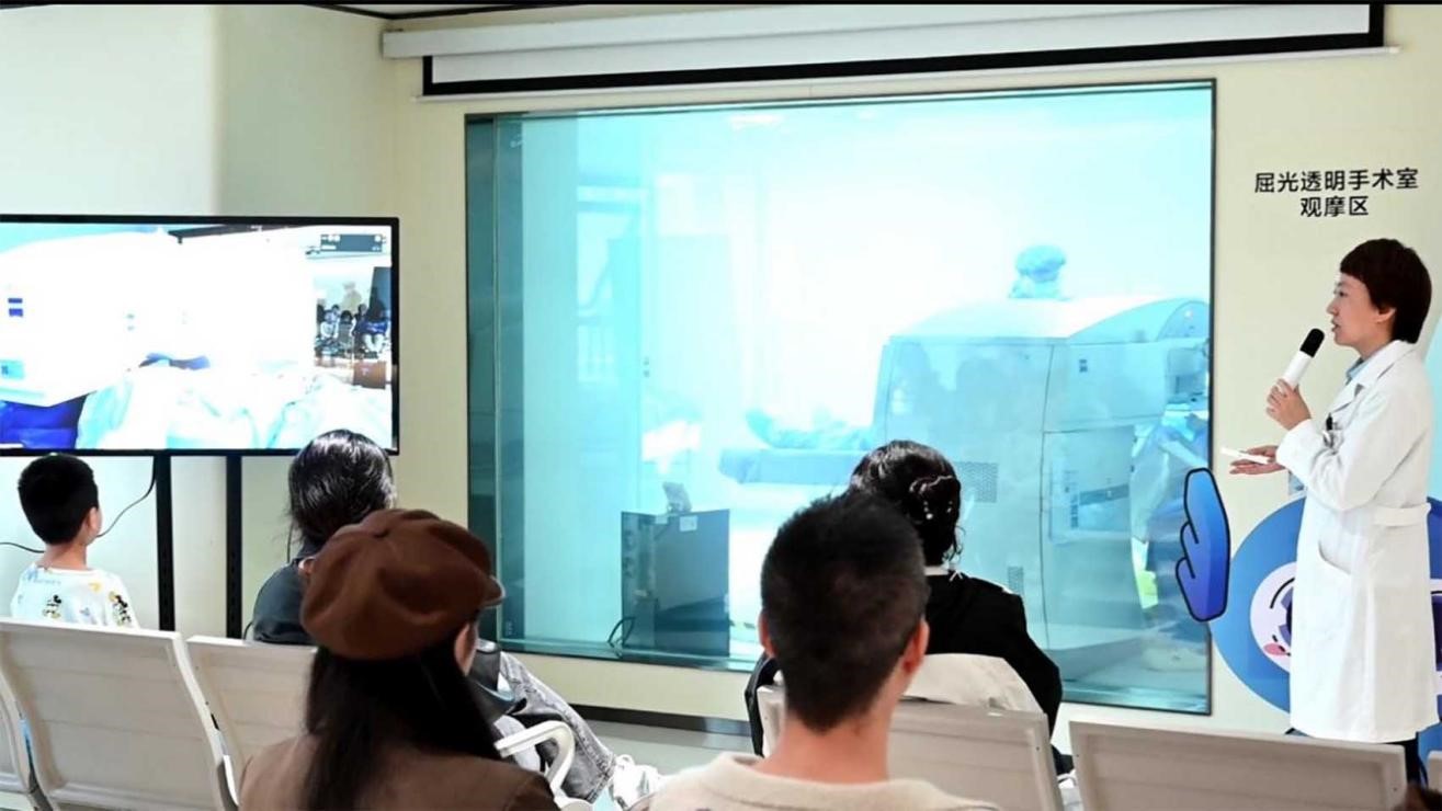 發(fā)布會(huì)現(xiàn)場。重慶南坪愛爾眼科醫(yī)院供圖