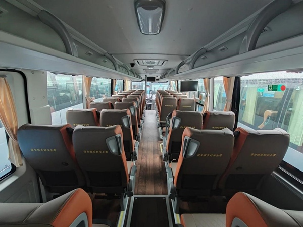 運營車型為48座大型高一級雙開門非站立式宇通牌CNG車輛。數(shù)科公司供圖