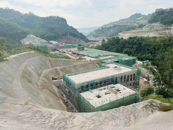 萬州區(qū)何家?guī)r污水處理廠建設(shè)現(xiàn)場。萬州區(qū)住房城鄉(xiāng)建委供圖
