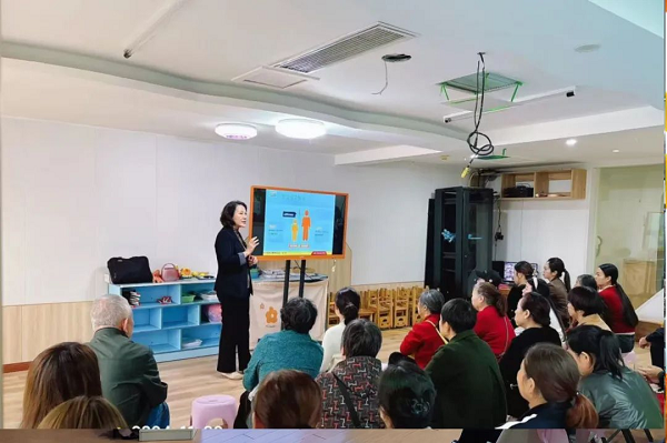 巴蜀實驗幼兒園生長發(fā)育健康講座現(xiàn)場。重慶小米熊兒童醫(yī)院供圖