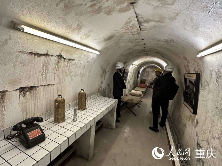 以前運(yùn)維人員值班時(shí)的“宿舍”。人民網(wǎng)記者 劉政寧攝