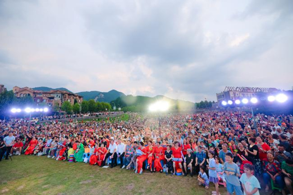 金科服務(wù)舉辦金粉嘉年華鄰里文化活動(dòng)。金科服務(wù)供稿