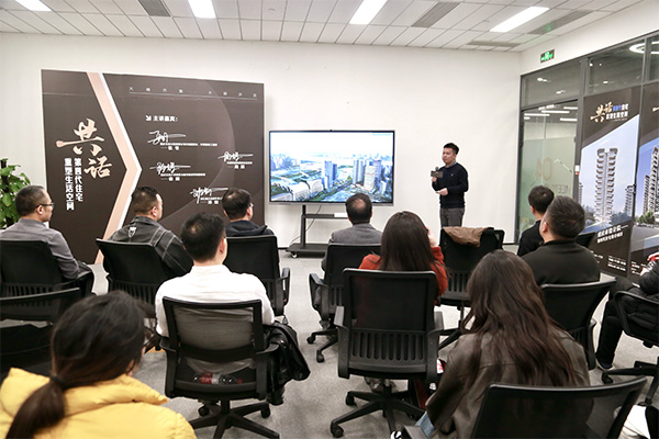 保億重慶品牌負(fù)責(zé)人暨保億御景潤府策劃負(fù)責(zé)人鄧劍。唐文蕤攝