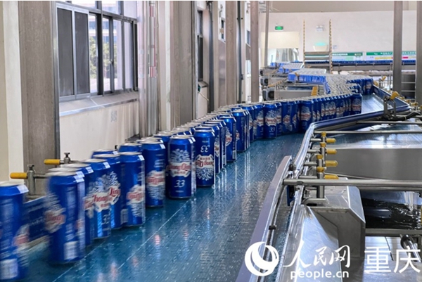 包裝車間易拉罐生產(chǎn)線（資料圖）。人民網(wǎng)記者 胡虹攝