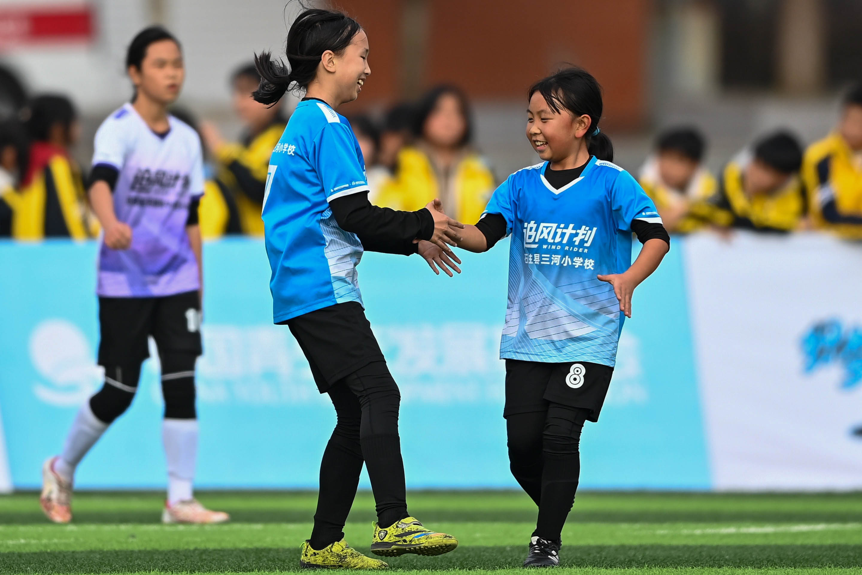 半決賽時，陳熠馨和藺文婧（小蘋果）慶祝！吳汪洋攝