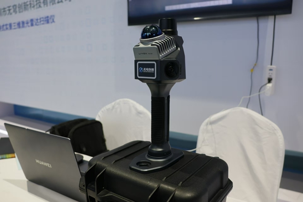 手持式實(shí)景三維激光雷達(dá)掃描儀。受訪者供圖