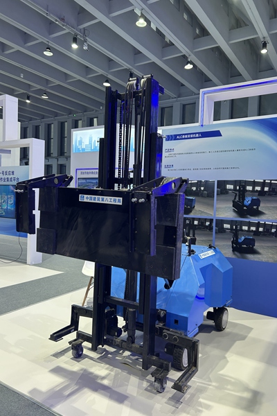 ALC條板安裝機(jī)器人。唐鑫攝