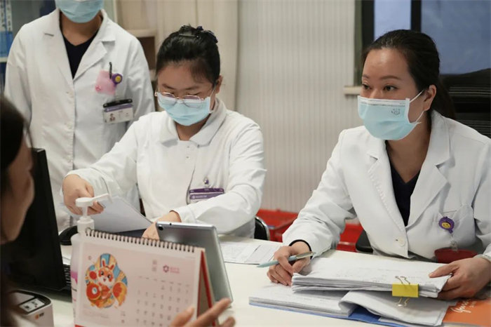 向輝醫(yī)生問診。院方供圖