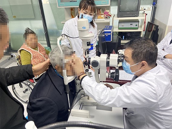 巡診現(xiàn)場(chǎng)。重慶普瑞眼科醫(yī)院供圖