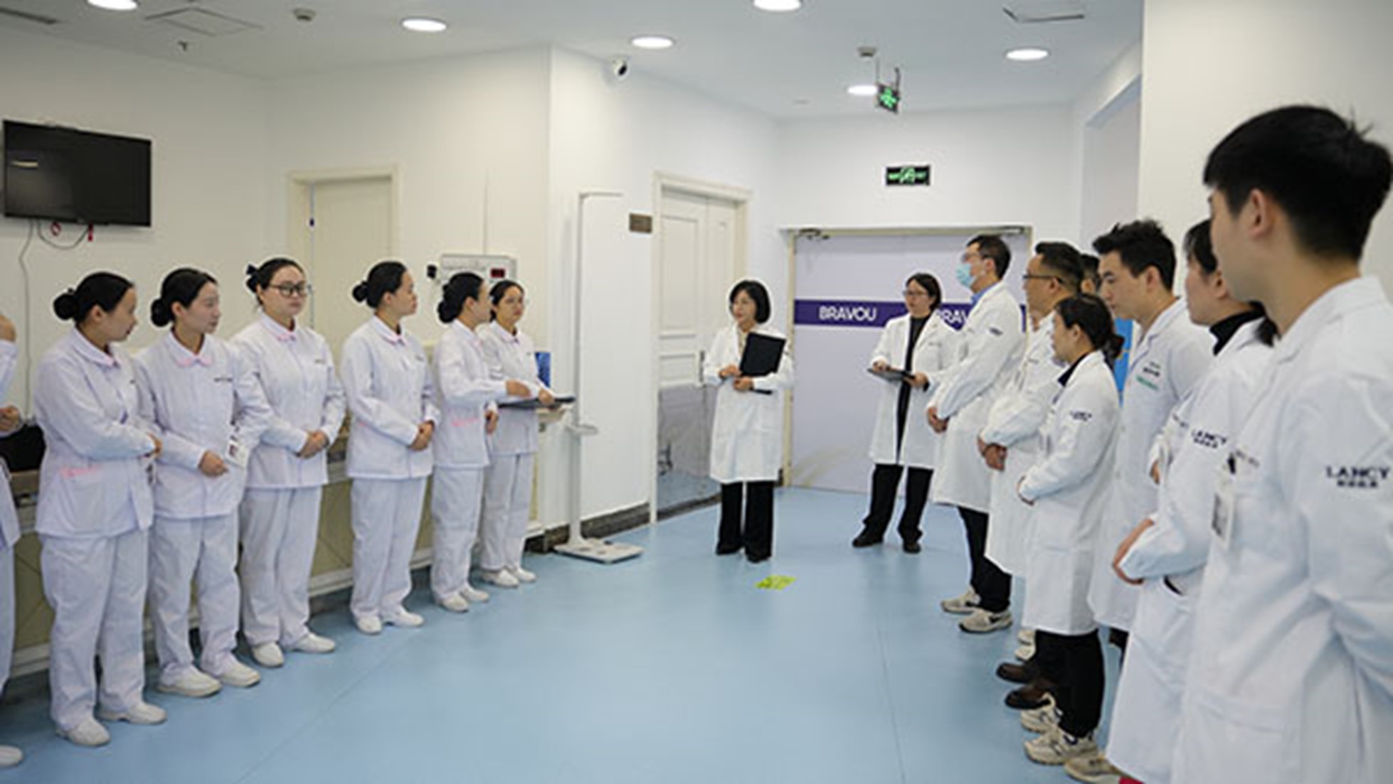 認(rèn)證評審現(xiàn)場。重慶米蘭柏羽時光整形美容醫(yī)院供圖