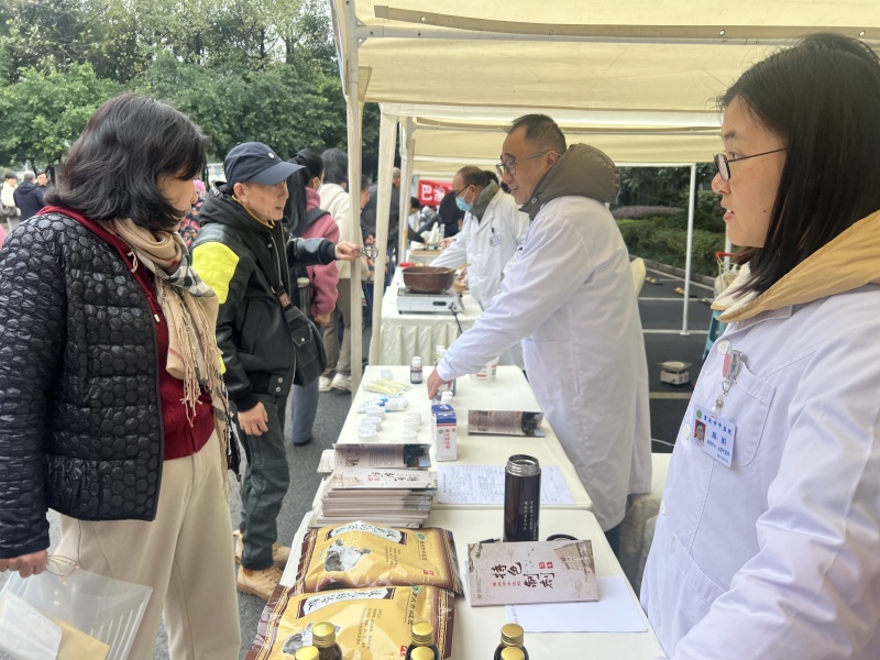 中醫(yī)藥文化宣傳周活動(dòng)現(xiàn)場(chǎng)。