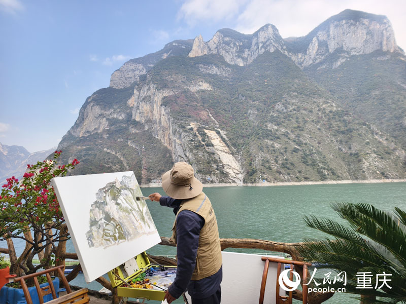 中國美協(xié)副主席、河北省文聯(lián)副主席，河北省美協(xié)主席祁海峰正在創(chuàng)作。人民網(wǎng) 陳琦攝