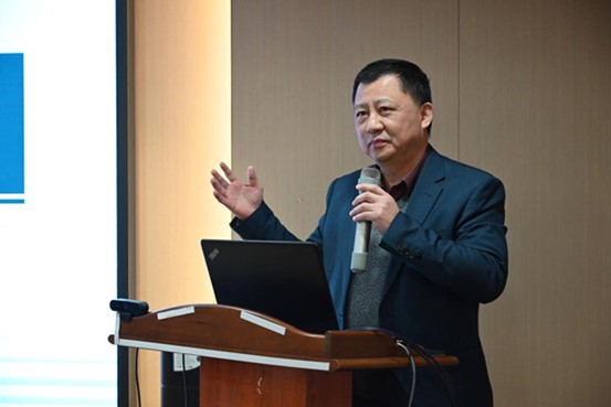 杜之渝上臺分享。重慶愛爾眼科醫(yī)院總院供圖