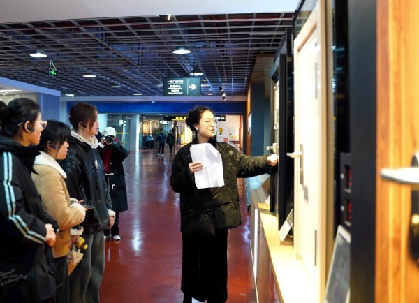 學(xué)生在美心集團(tuán)參與研學(xué)活動(dòng)。企業(yè)供圖