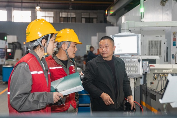 電力員工征集客戶需求。國網(wǎng)重慶永川供電公司供圖