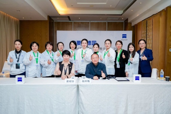 評審團(tuán)隊(duì)。重慶何氏眼科醫(yī)院供圖