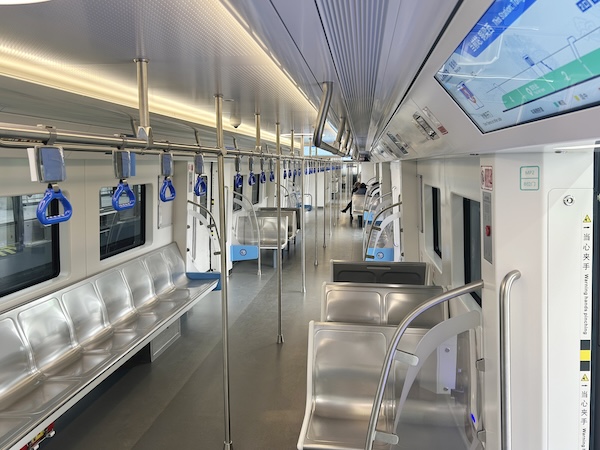 璧銅線列車內(nèi)部。唐鑫攝