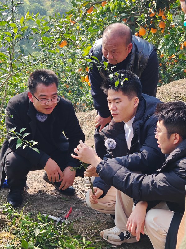 “與輝同行”來(lái)渝開(kāi)播。重慶市商務(wù)委員會(huì)供圖