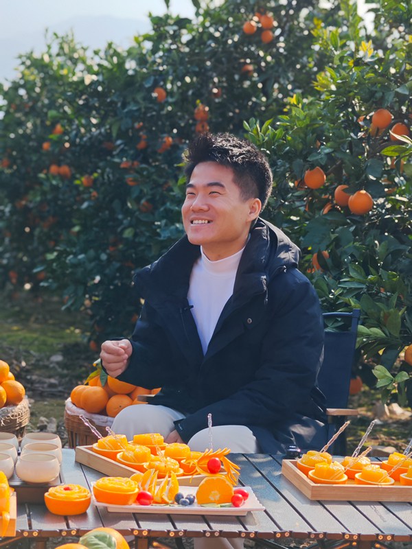 “與輝同行”來(lái)渝開(kāi)播。重慶市商務(wù)委員會(huì)供圖