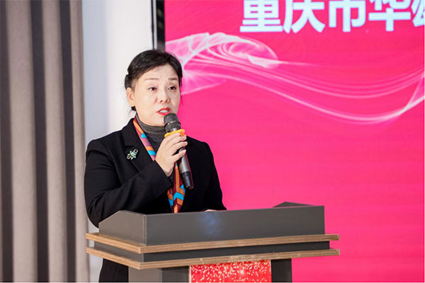 重慶市樓宇產(chǎn)業(yè)園協(xié)會(huì)會(huì)長(zhǎng)、華雄集團(tuán)董事長(zhǎng)熊英。主辦方供圖