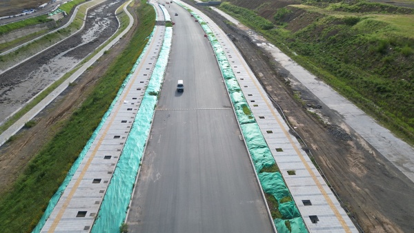 正在施工中的橫一路西段。重慶設(shè)計集團(tuán)有限公司市政設(shè)計研究院供圖