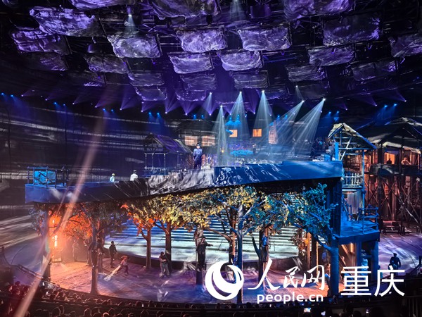 舞臺劇《重慶·1949》。人民網(wǎng)記者 馮文彥攝