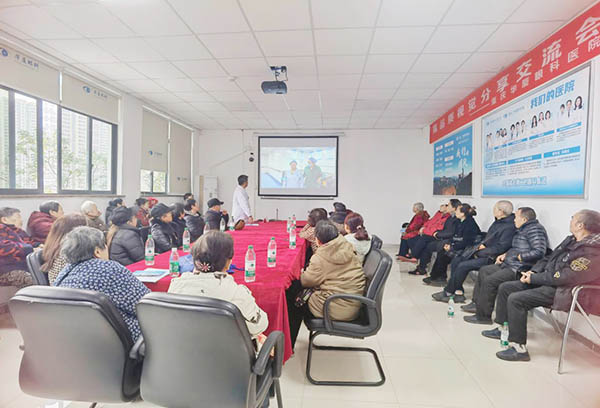 分享會(huì)現(xiàn)場(chǎng)。重慶華廈眼科醫(yī)院供圖