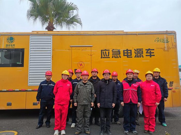 人員集合開(kāi)展應(yīng)急演練。國(guó)網(wǎng)重慶永川供電公司供圖