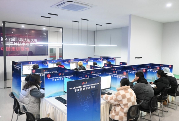 選手賽前訓(xùn)練。重慶能源工業(yè)技師學(xué)院供圖