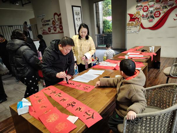 “鄰里迎新計劃”活動現(xiàn)場。華僑城物業(yè)重慶公司供圖