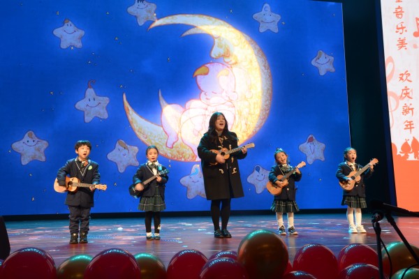 尤克里里《小星星》。渝中區(qū)蒙正幼兒園供圖