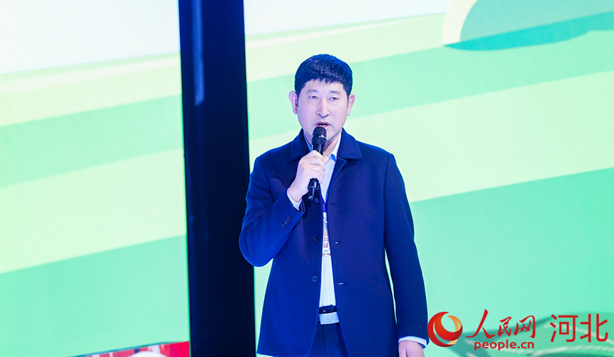 青龍滿族自治縣雙合盛生態(tài)農(nóng)產(chǎn)品有限公司總經(jīng)理張全利分享了企業(yè)拓展海外市場的歷程。人民網(wǎng)記者 李兆民攝