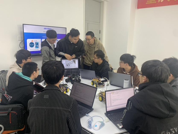 成果路演現(xiàn)場。重慶科技大學(xué)供圖