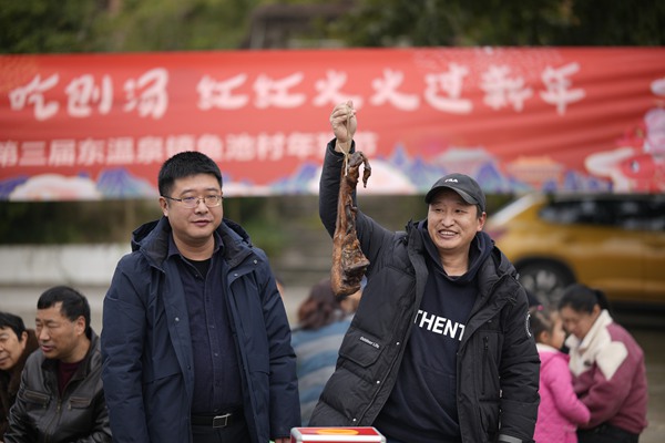 年豬節(jié)抽獎(jiǎng)環(huán)節(jié)。曹若琳攝