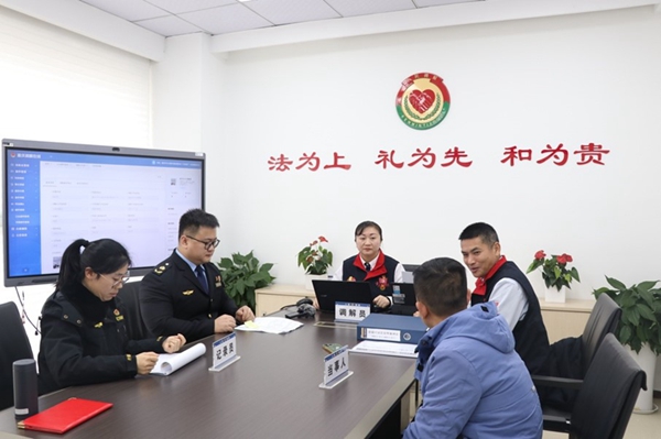 1月3日調(diào)解現(xiàn)場(chǎng)。李銘旭攝