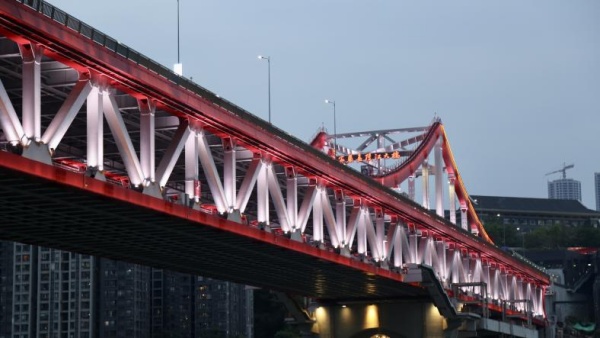 重慶市曾家?guī)r嘉陵江大橋。重慶設(shè)計(jì)集團(tuán)有限公司市政設(shè)計(jì)研究院供圖