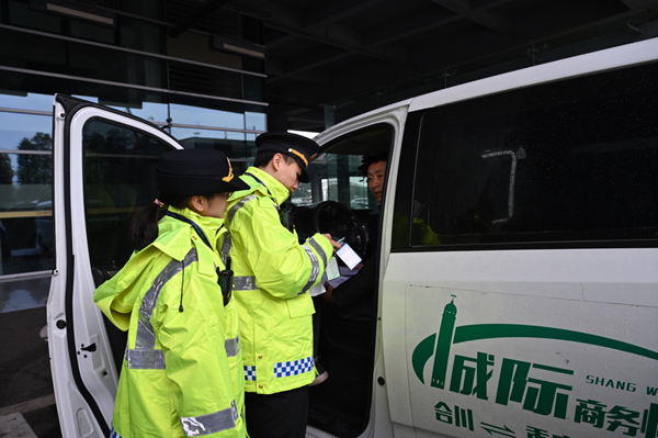 開展執(zhí)法檢查。鄒樂攝