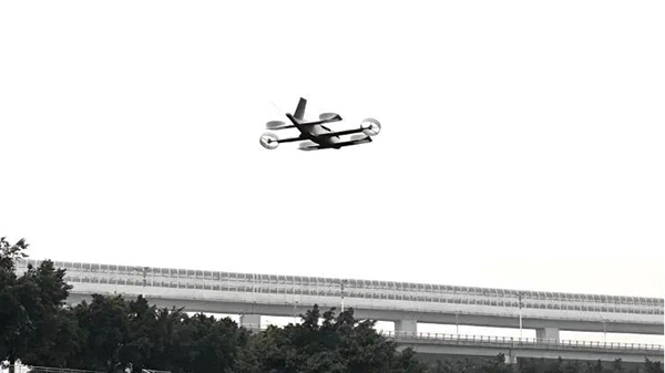 卓越3號(hào)明月湖成功首飛。兩江協(xié)同創(chuàng)新區(qū)供圖