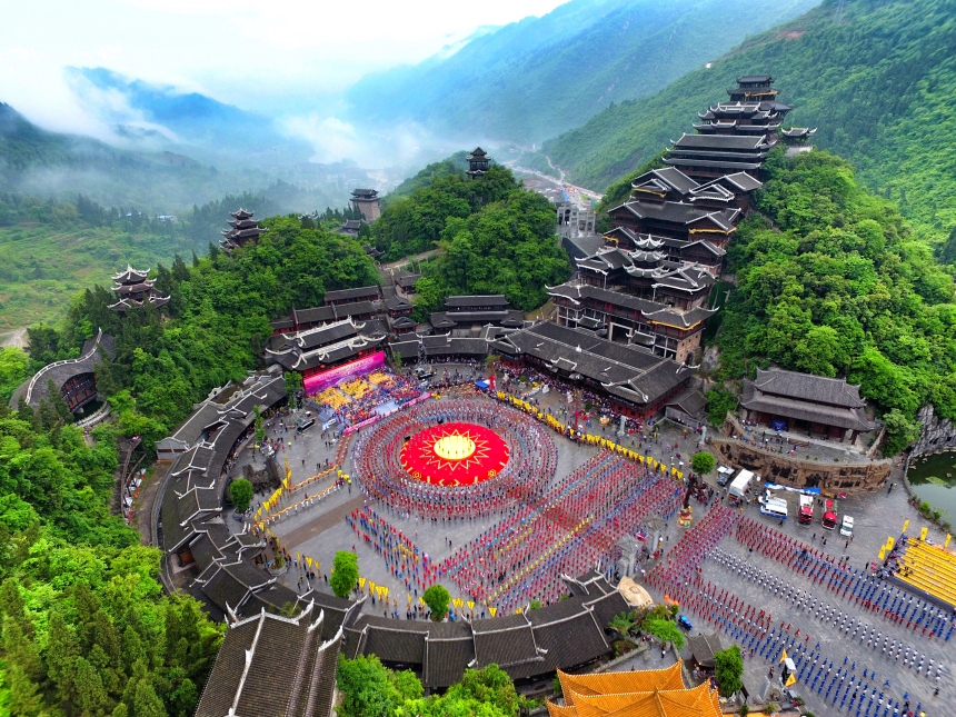 中國烏江苗族踩花山節(jié)。彭水縣委宣傳部供圖