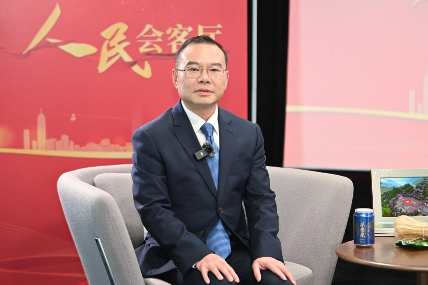 陳清松做客“人民會客廳——2025重慶兩會高端訪談”。鄒樂攝